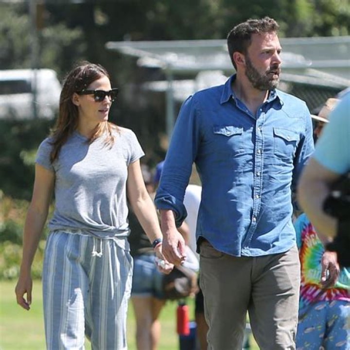 Ben Affleck & Jennifer Garner Call Off Divorce: Couple Is ‘Giving Things Another Try’