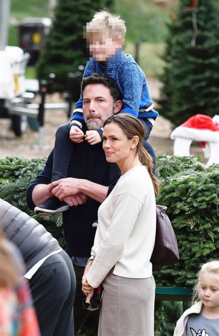 Ben Affleck & Jennifer Garner Reunite To Take The Kids Christmas Tree Shopping On Violet’s 14th Birthday