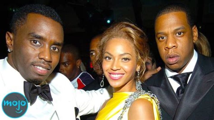 Beyoncé Kisses Jay-Z Hand While Having Drinks With Friends In Vegas – Hollywood Life