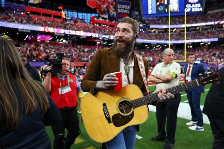 Celebrities At Super Bowl 53 – Jamie Foxx, Conor McGregor, Kevin Hart & More