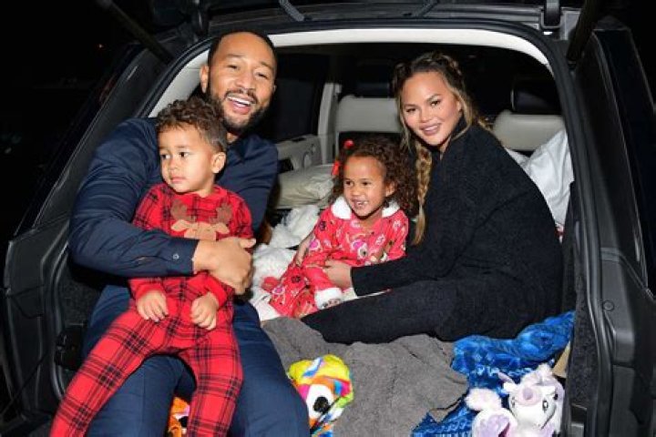 Daughter No. 4 For NBA Legend & Wife – Hollywood Life