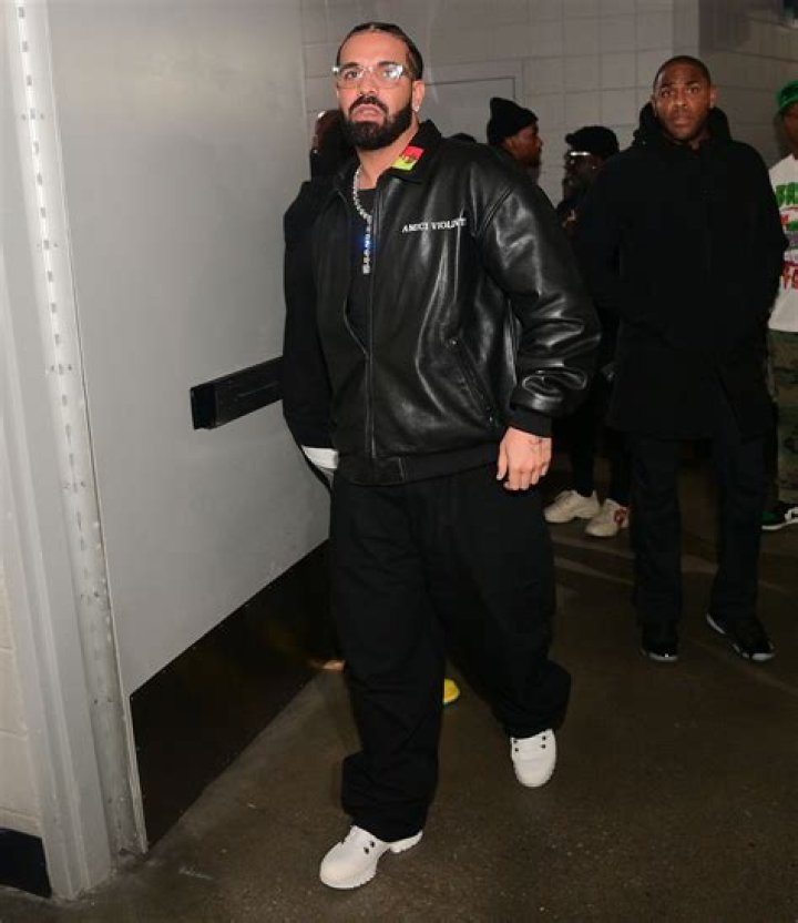 Drake Looks Incredibly Fit As He Flexes His Biceps During Late-Night Workout — See Pic & Video