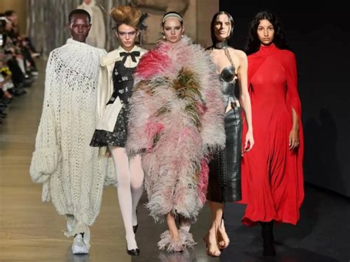 Jude Law’s Tween Daughter’s Offensive Dress At London Fashion Week – Hollywood Life