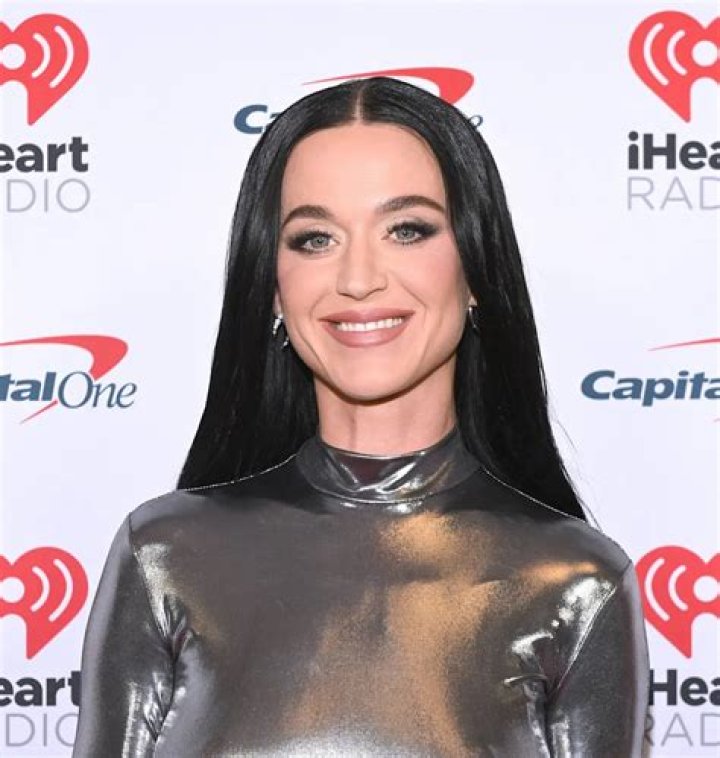 Katy Perry’s Makeup In ‘Chained To The Rhythm’ — Colorful Hair & Beauty – Hollywood Life