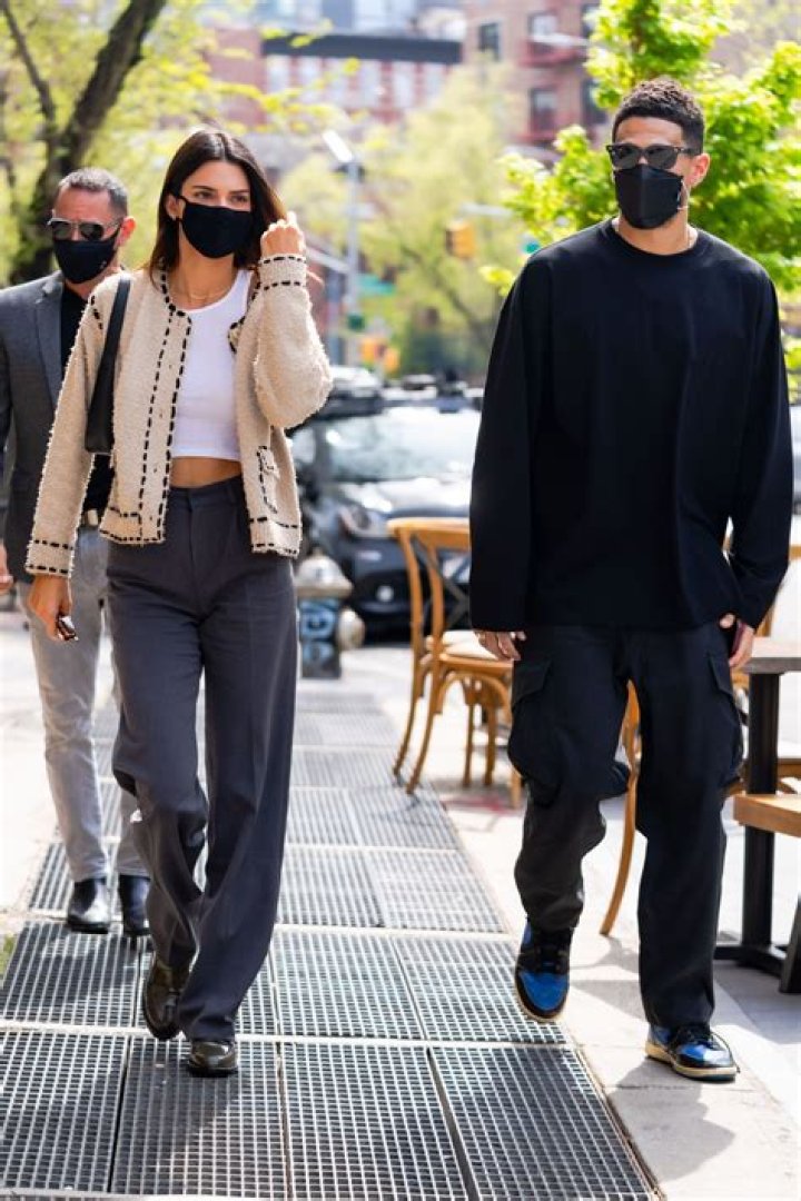 Kendall Jenner & Devin Booker Are ‘Falling For’ Each Other – Hollywood Life