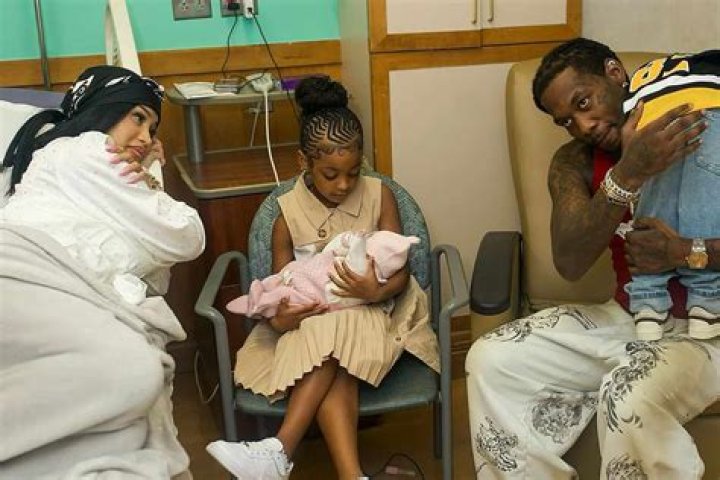 Kenya Moore Posts Family Photo W/ Baby Brooklyn On Instagram: Pic – Hollywood Life