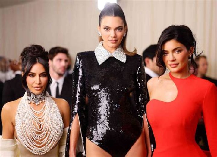 Kim Kardashian & Kendall Jenner Stun in Plunging Black Dresses in Sweet Sister Photo: ‘Always Got Ur Back’