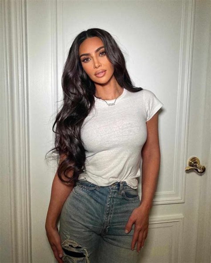 Kim Kardashian Looks Super Fit In Sexy Crop Top While Playing With Her Hair Amid Divorce Speculation