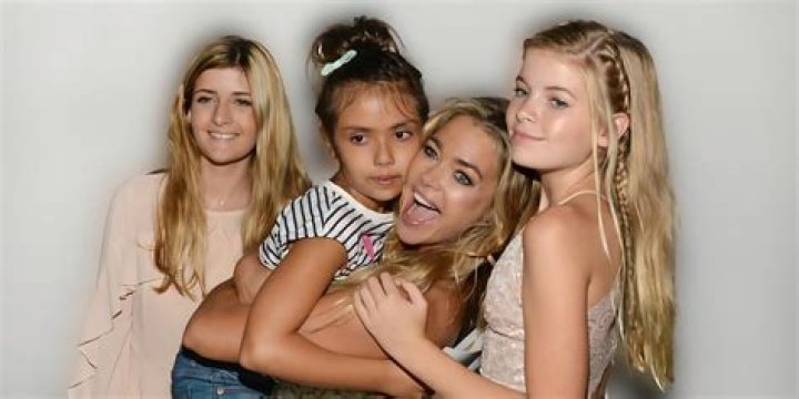 Meet Her Three Daughters – Hollywood Life