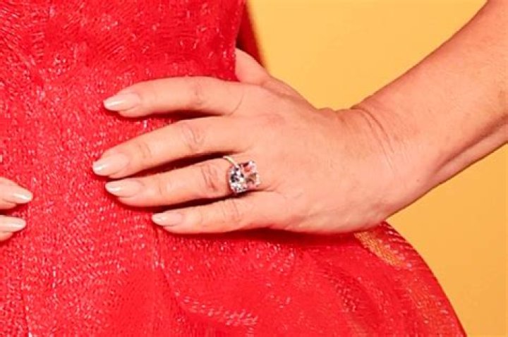 Paris Hilton’s ’10-15′ Carat Diamond Engagement Ring Likely Cost Her Fiance $3 Million, Top Jeweler Reveals