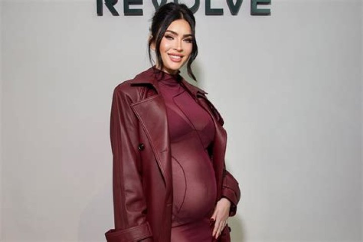 [PIC] Kim Kardashian In Tight Pink Dress — Shows Off Baby Bump While Out In LA – Hollywood Life