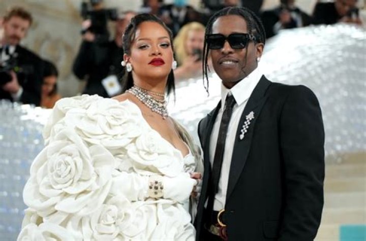 Rihanna’s Dad ‘Thought He Would Die‘ From Coronavirus: Singer Sent Him A Ventilator