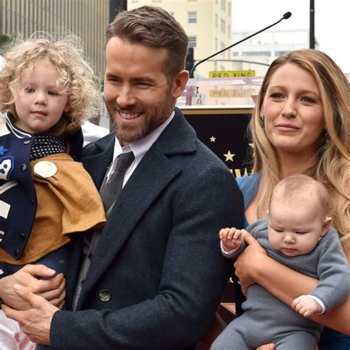 Ryan Reynolds & Blake Lively Cuddle During Cute Date Night At Yankees Stadium – Pics