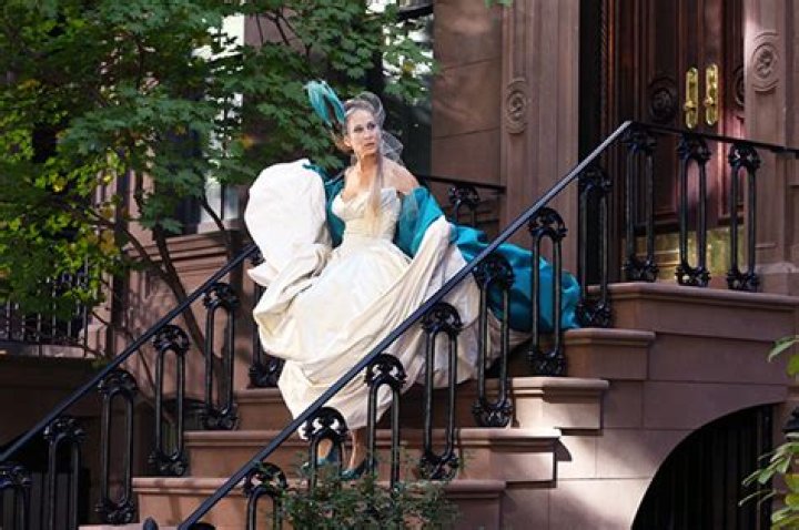 Sarah Jessica Parker Wears Carrie Bradshaw’s Wedding Gown: Photos – Hollywood Life