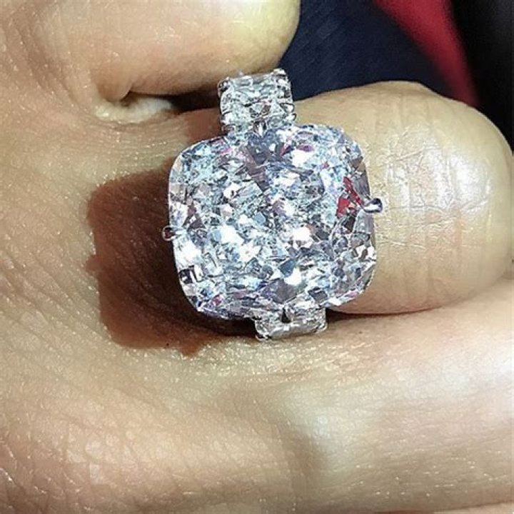 See Her 25-Carat Rock – Hollywood Life