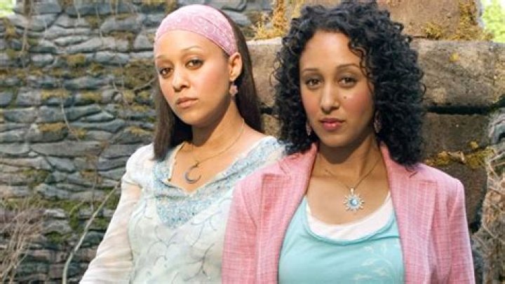 Tamera Mowry Admits ‘Twitches’ Is One Of Her Favorite Movies – Hollywood Life
