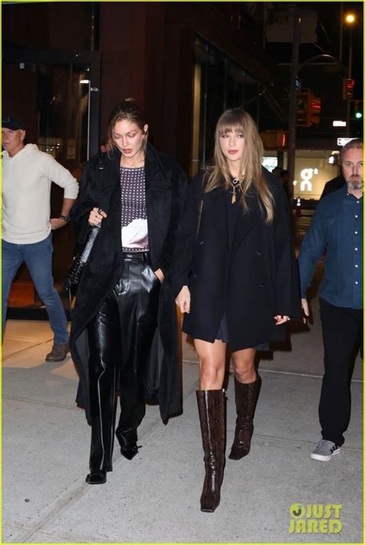 Taylor Swift & Gigi Hadid Party With Antoni During Friendsgiving Bash – Hollywood Life