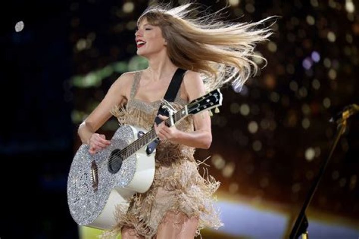 Taylor Swift Reacts To Damon Albarn’s Diss About Not Writing Songs – Hollywood Life
