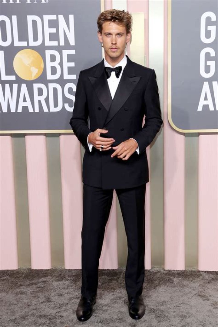 Teen Choice Awards: Men’s Fashion — See The Red Carpet’s Hottest Hunks